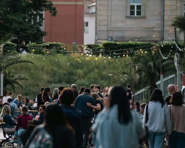 Illuminez votre soirée avec feux d'artifice et accessoires
