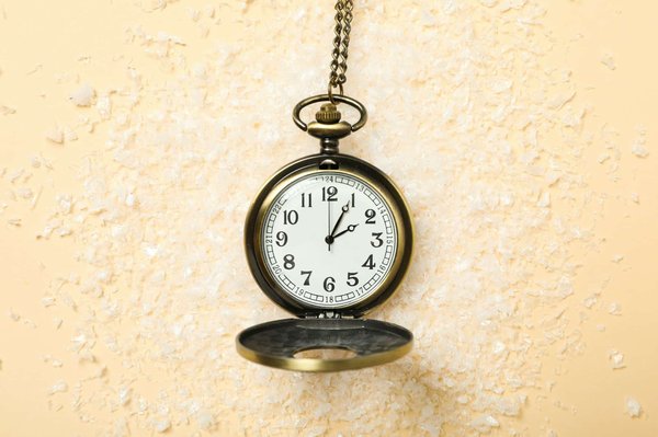 Montre à gousset moderne : élégance steampunk pour l'homme moderne