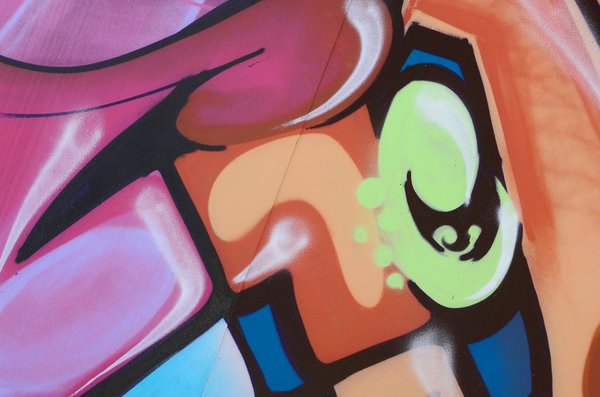 Comment l'art mural contemporain reflète-t-il les problématiques urbaines et sociales ?