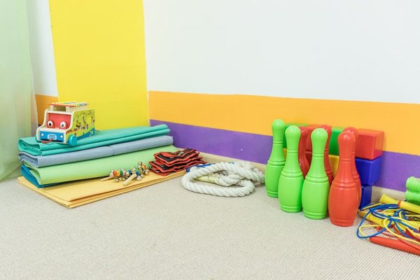 Quels sont les défis et solutions pour l'intégration de toitures végétalisées dans les bâtiments existants ?